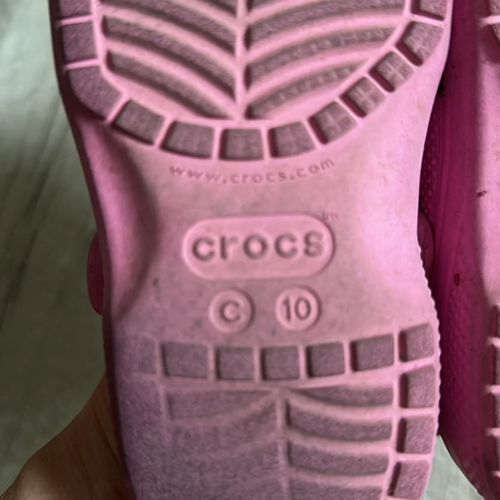 Crocs • pink slip on crocs